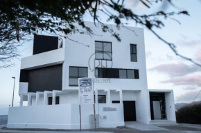 Luxury Penthouse with Private Pool, Ocean, City & Mountain view 6 Pers 2 BR